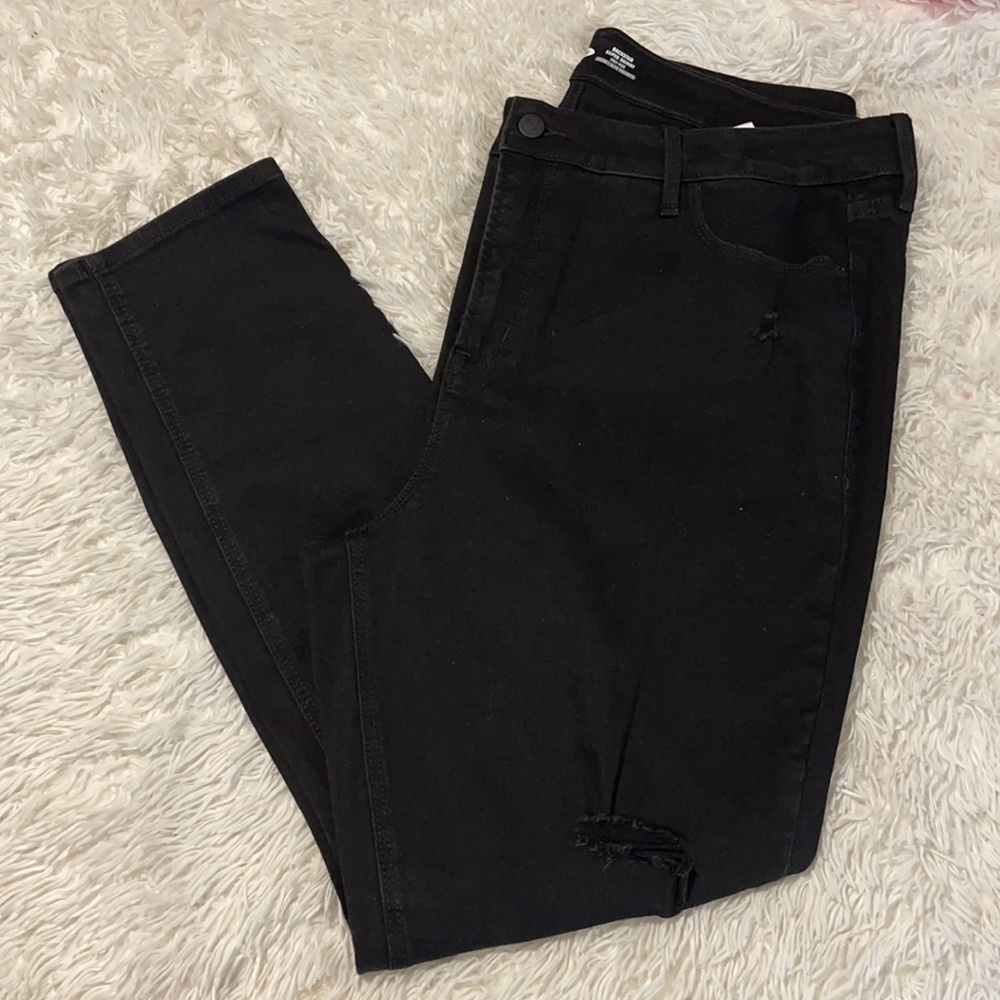 Brand New Old Navy Rockstar Distressed Jeans